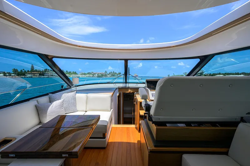 Debbie's Diamond Yacht Photos Pics Tiara 49 DEBBIE'S DIAMOND - Helm Station