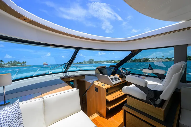 Debbie's Diamond Yacht Photos Pics Tiara 49 DEBBIE'S DIAMOND - Helm Station