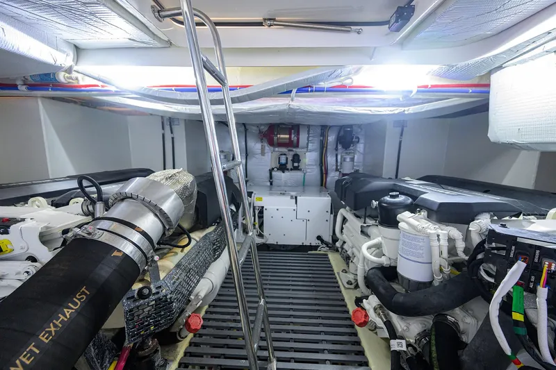 Debbie's Diamond Yacht Photos Pics Tiara 49 DEBBIE'S DIAMOND - Engine Room