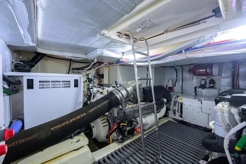 Debbie's Diamond Yacht Photos Pics Tiara 49 DEBBIE'S DIAMOND - Engine Room