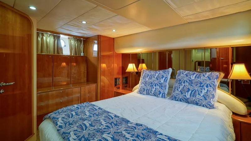 Laurie Lu Yacht Photos Pics 