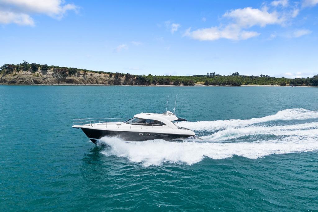 Riviera 4700 Sport Yacht