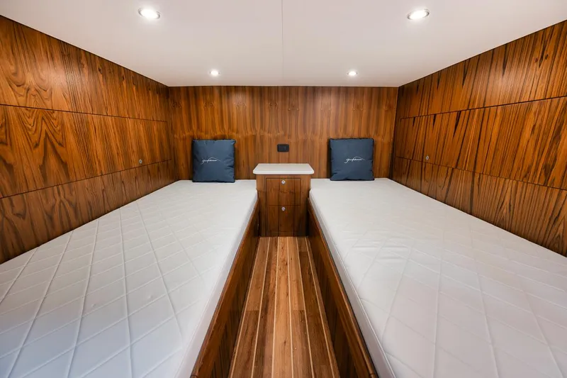 Slack Tide Yacht Photos Pics Gamefisherman 49 Slack Tide - Side By Side Berths