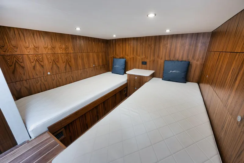 Slack Tide Yacht Photos Pics Gamefisherman 49 Slack Tide - Side By Side Berths