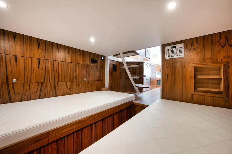 Slack Tide Yacht Photos Pics Gamefisherman 49 Slack Tide - Side by Side Berths