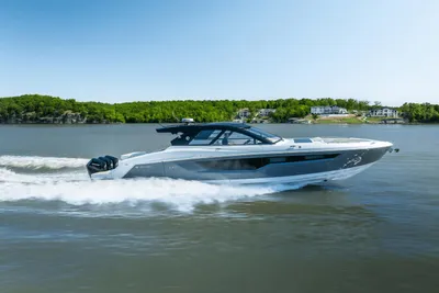 Cruisers Yachts 50 GLS