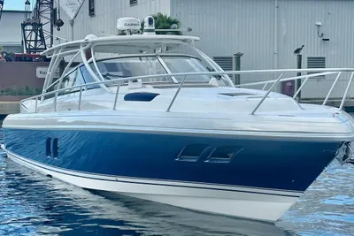 Intrepid 430 Sport Yacht