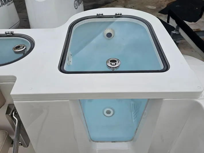  Yacht Photos Pics Livewell on a 2018 Sea Fox 328 Commander boat.