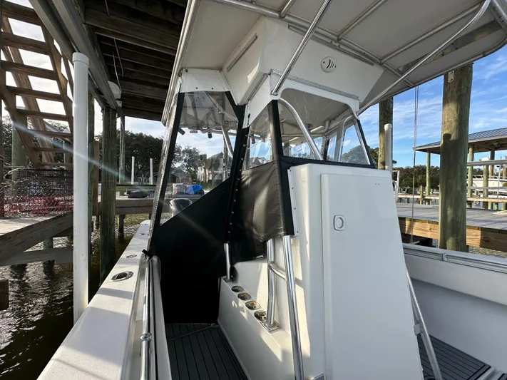  Yacht Photos Pics Contender 33 - Console