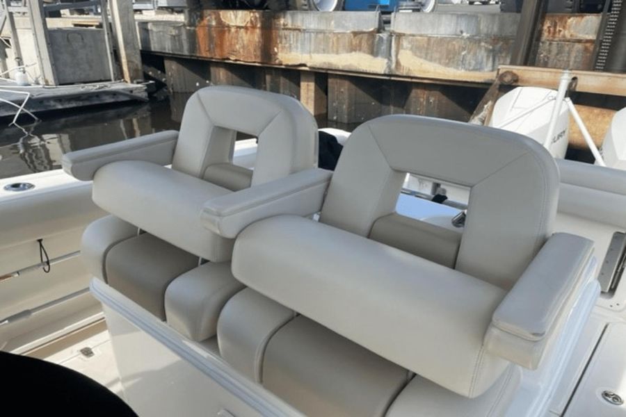2019 Boston Whaler 280 Outrage