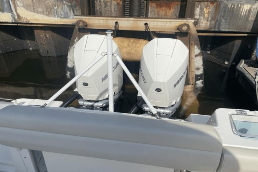 2019 Boston Whaler 280 Outrage