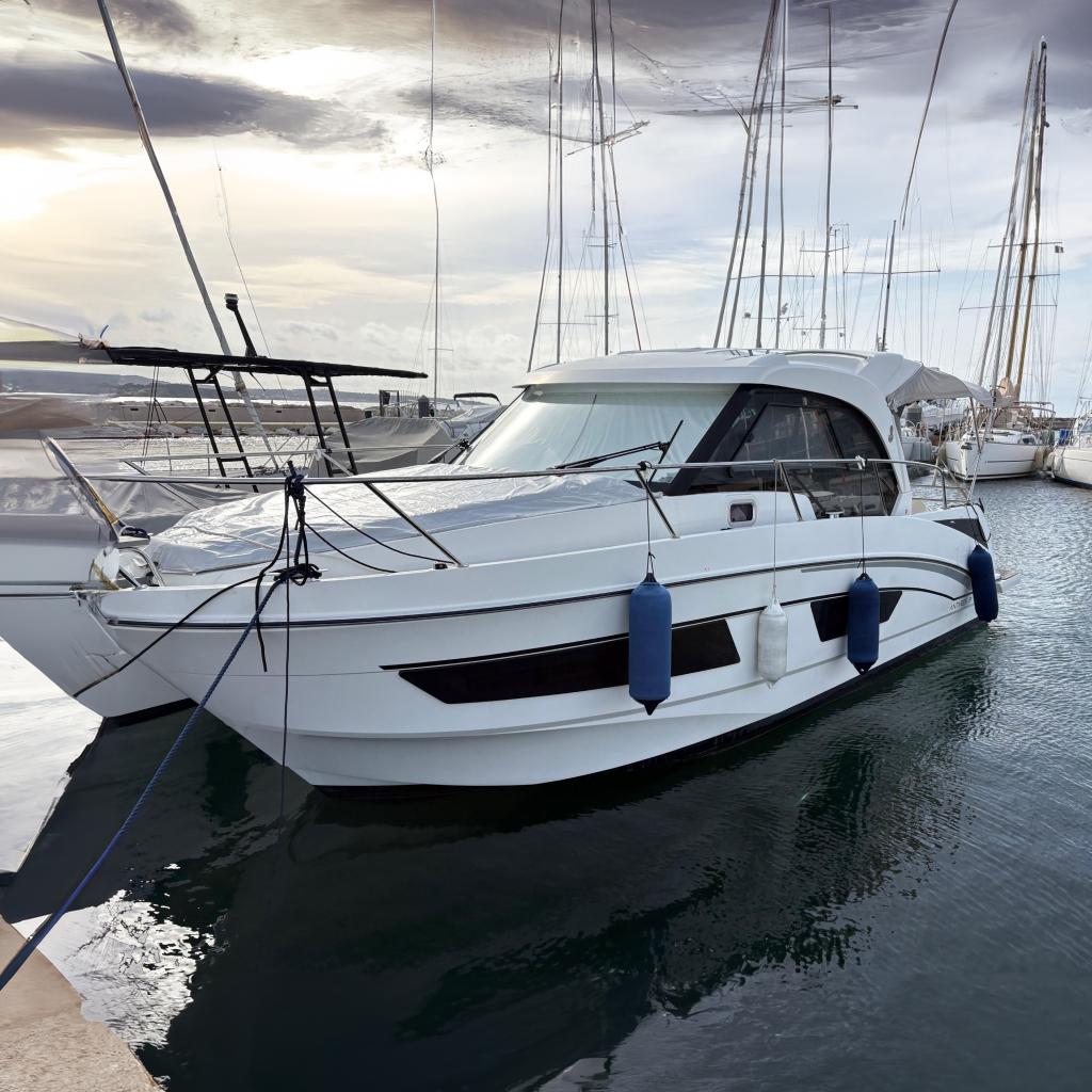 2019 Beneteau Antares 9