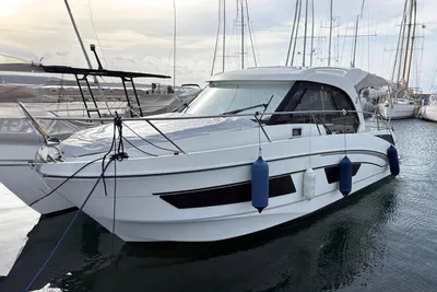 2019 Beneteau Antares 9