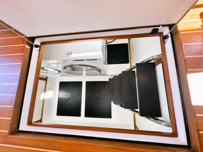 Vita Brevis Yacht Photos Pics 