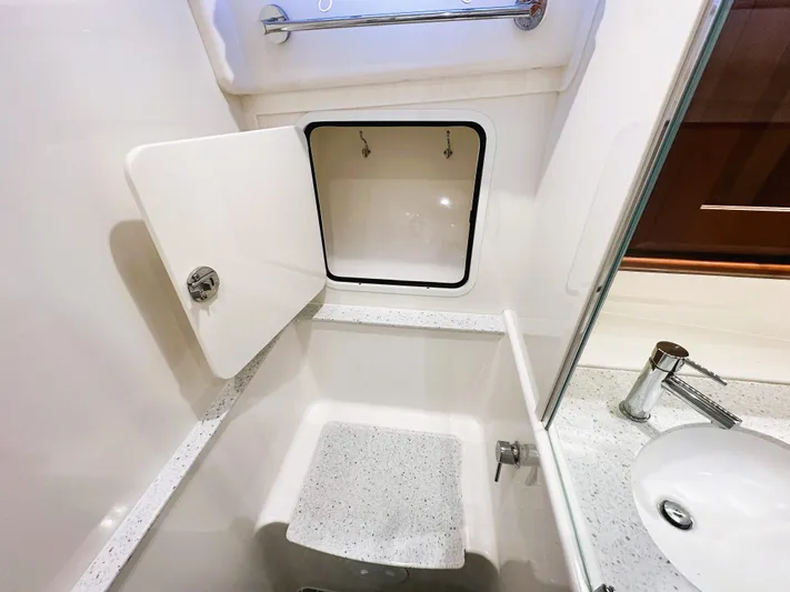 Vita Brevis Yacht Photos Pics Master head