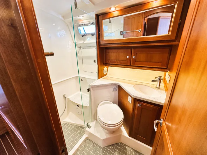 Vita Brevis Yacht Photos Pics Guest head