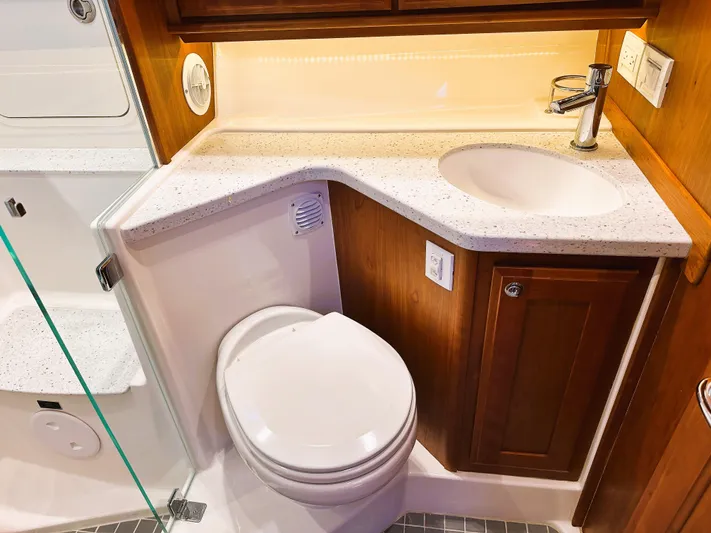 Vita Brevis Yacht Photos Pics Guest head