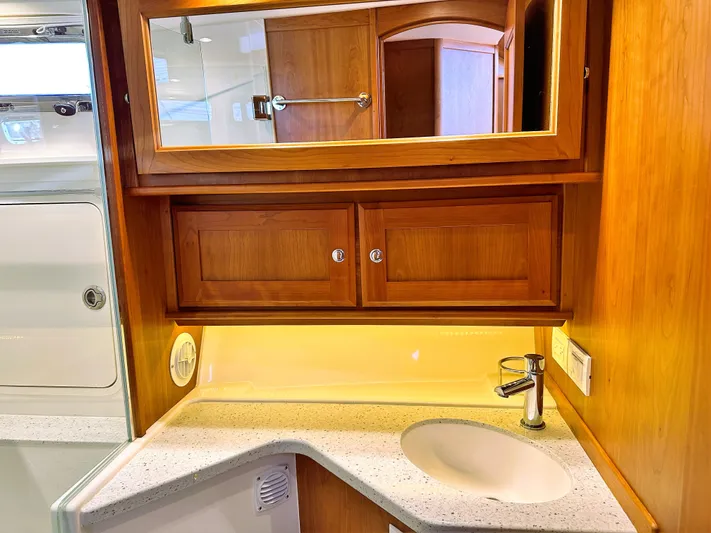 Vita Brevis Yacht Photos Pics Guest head