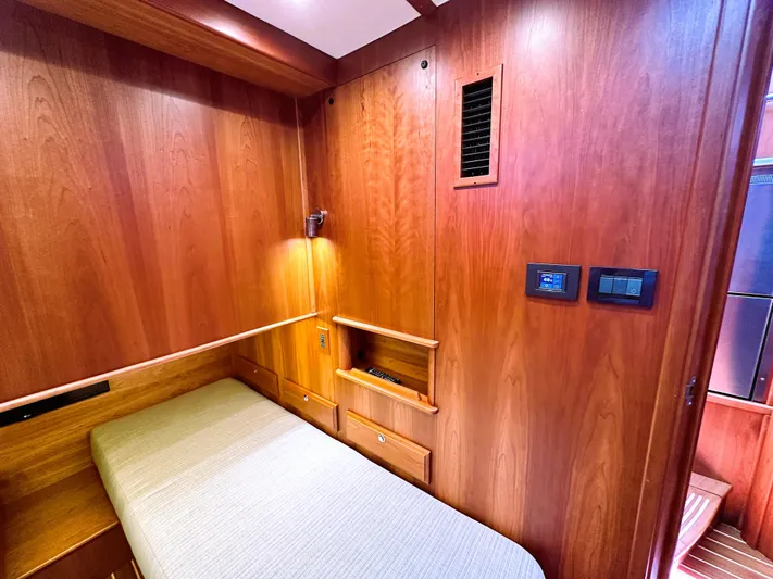 Vita Brevis Yacht Photos Pics Guest Stateroom