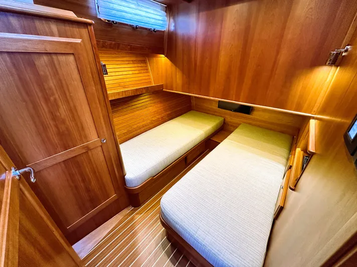 Vita Brevis Yacht Photos Pics Guest Stateroom
