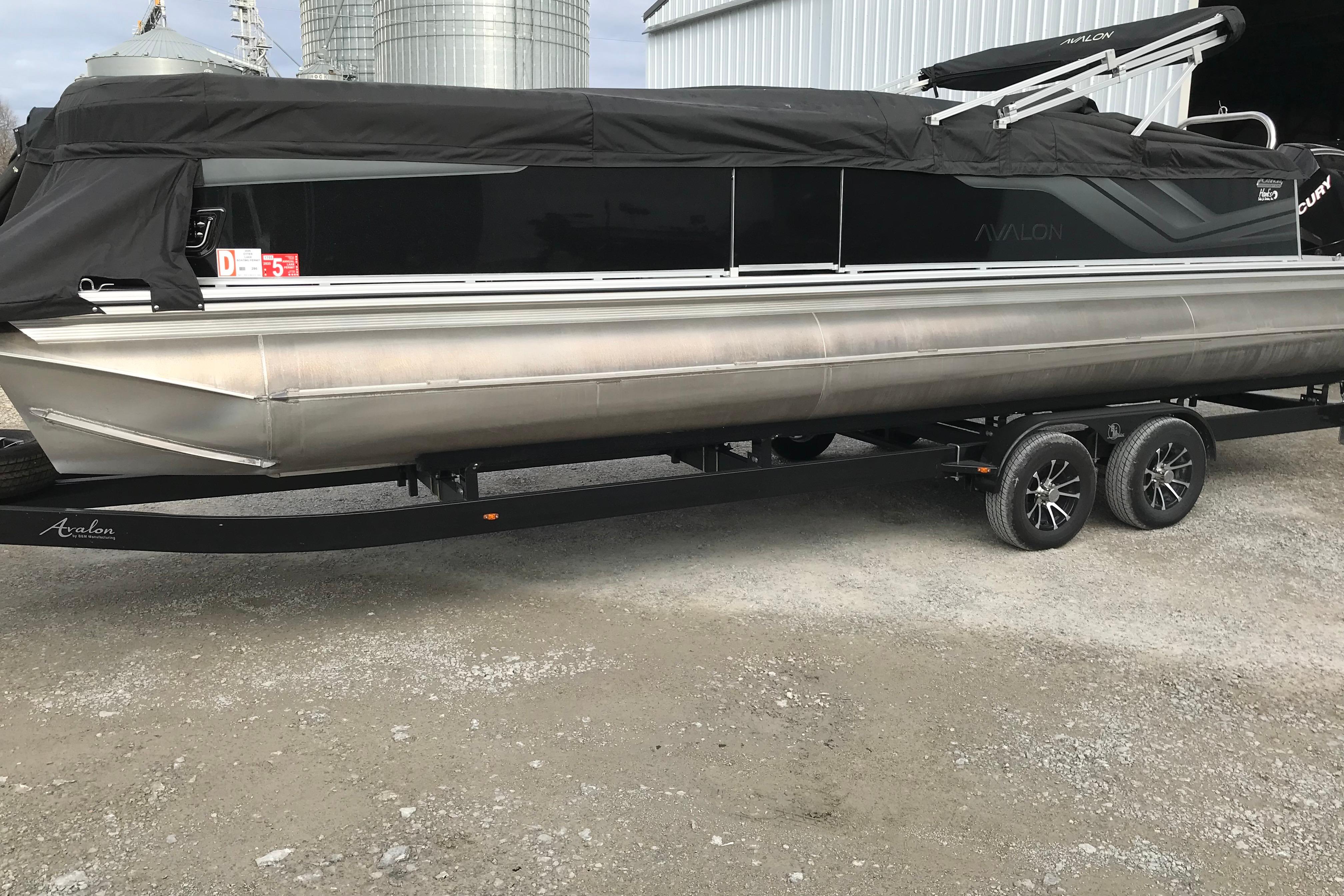 Avalon VENTURE 2585 VERSATILE REAR BENCH