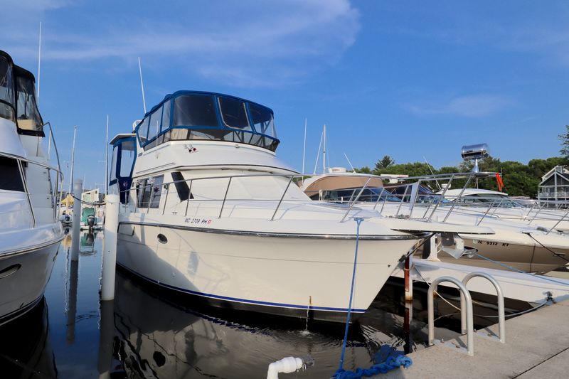 carver three sixty six motor yacht