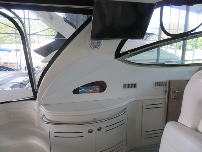  Yacht Photos Pics Interior of a 2001 Sea Ray 510DA yacht with modern amenities and sleek design.