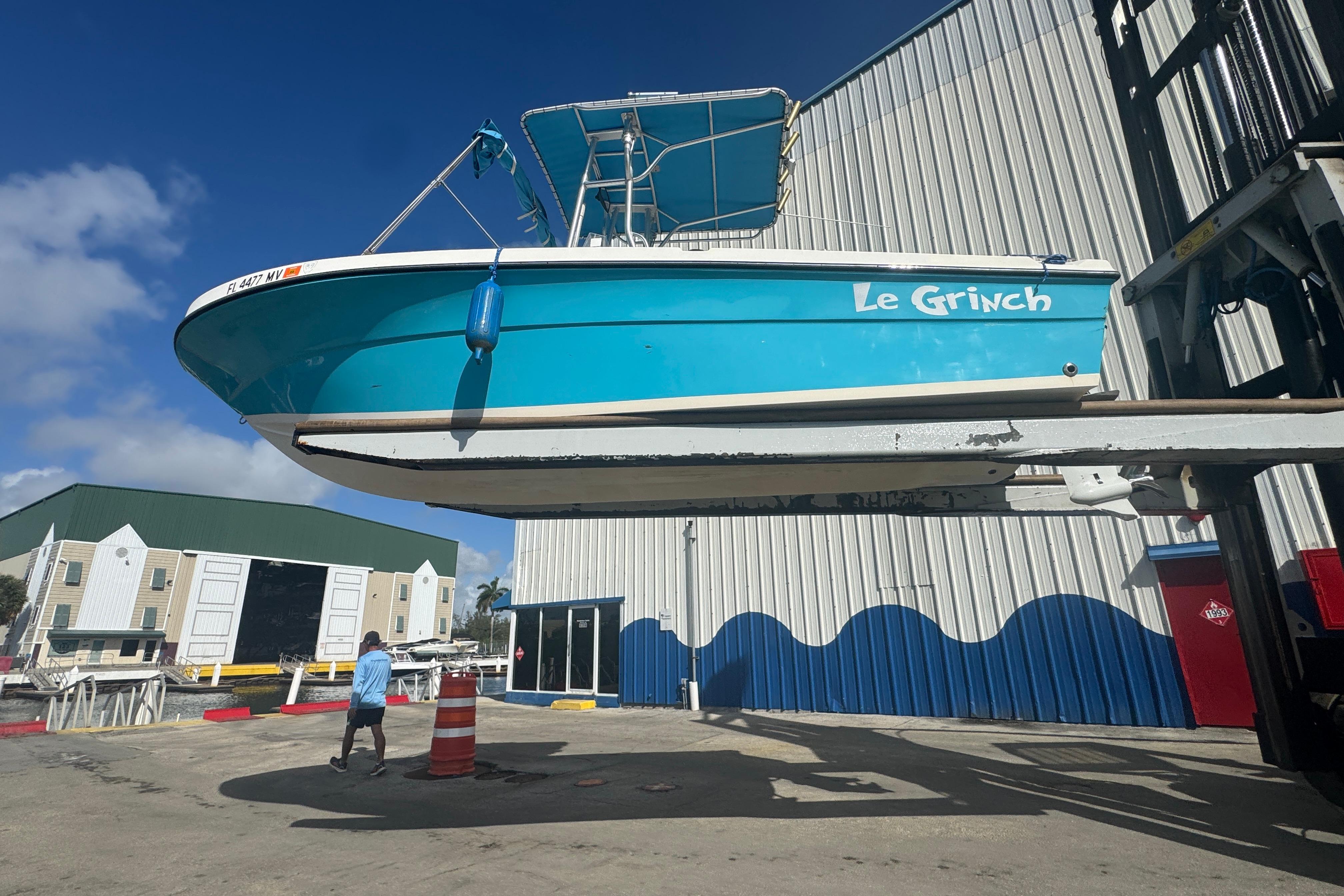 Angler 204 Center Console