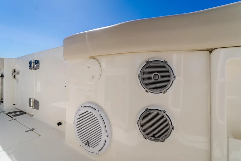 Robin Ann Yacht Photos Pics 