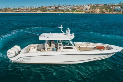 2018 Boston Whaler 380 Outrage