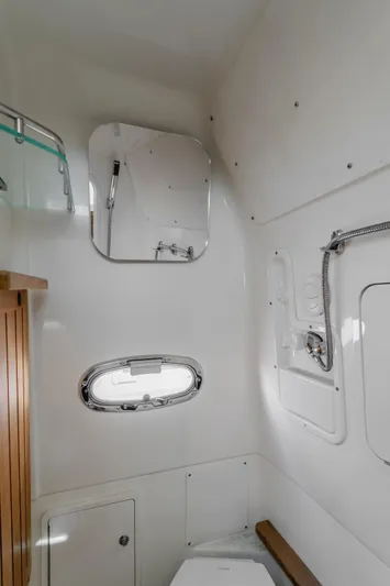 Robin Ann Yacht Photos Pics 2018 Boston Whaler 380 Outrage boat interior bathroom with shower and porthole.