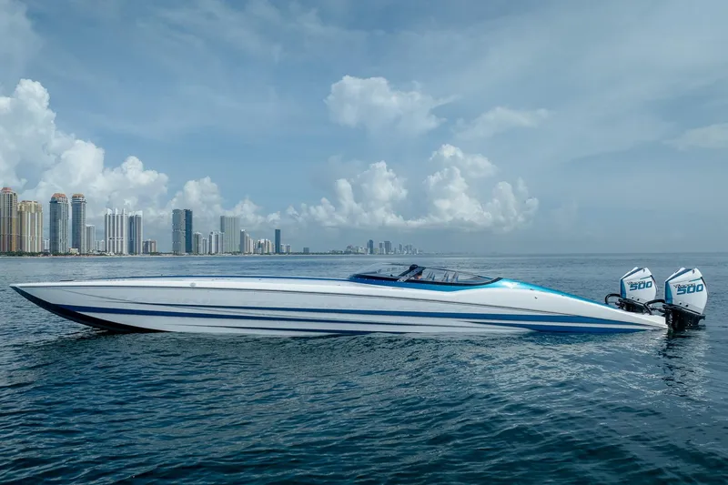  Yacht Photos Pics 2024 MTI 440X speedboat on water with city skyline in background.