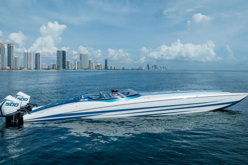  Yacht Photos Pics 2024 MTI 440X speedboat on water with city skyline in background.