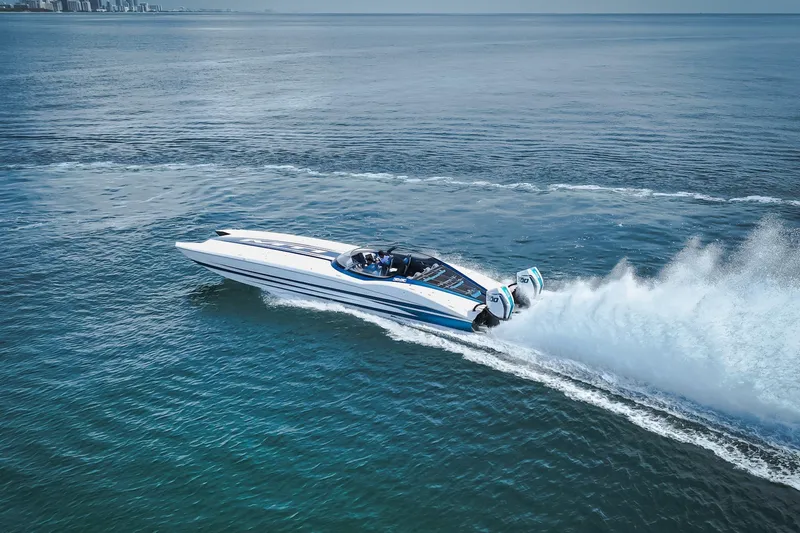  Yacht Photos Pics 2024 MTI 440X speedboat cruising on open water, creating a dynamic wake.