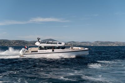 Axopar 37 XC BRABUS Trim aft cabin
