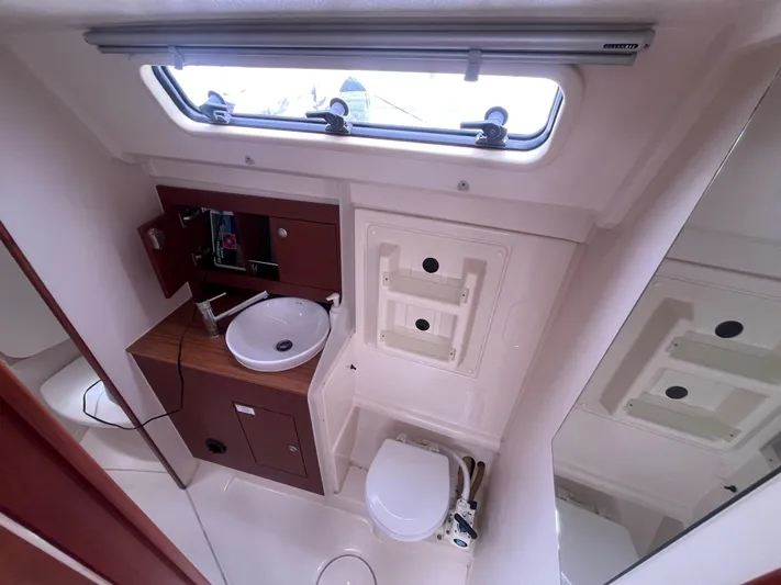Obatanga Yacht Photos Pics 2014 Hanse 345 yacht bathroom with sink, toilet, and mirror.