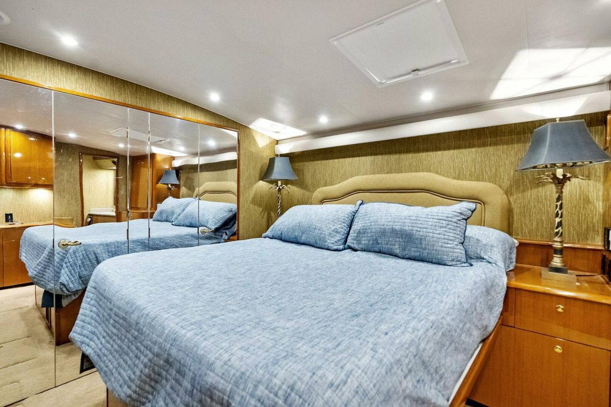 2002 Viking 65 