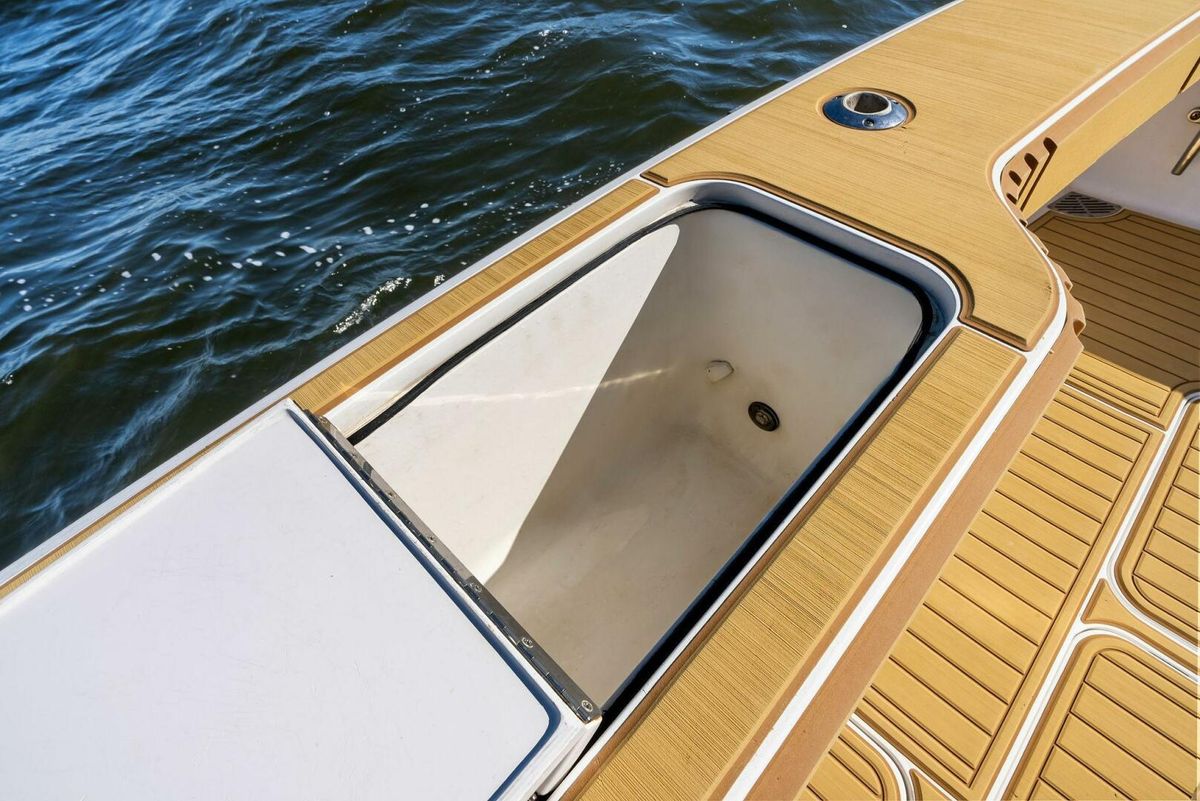2002 Viking 65 