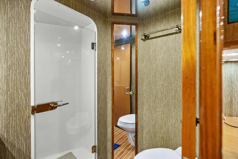 Cajun Queen Yacht Photos Pics 2002 Viking 65 Convertible 'Cajun Queen'