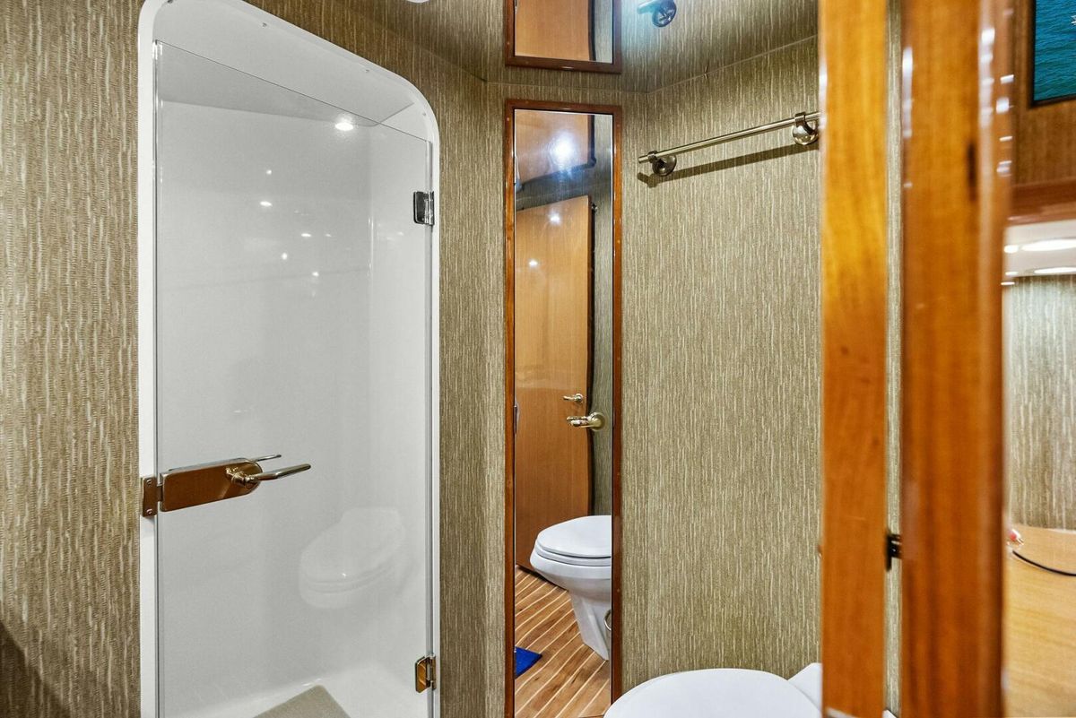 2002 Viking 65 