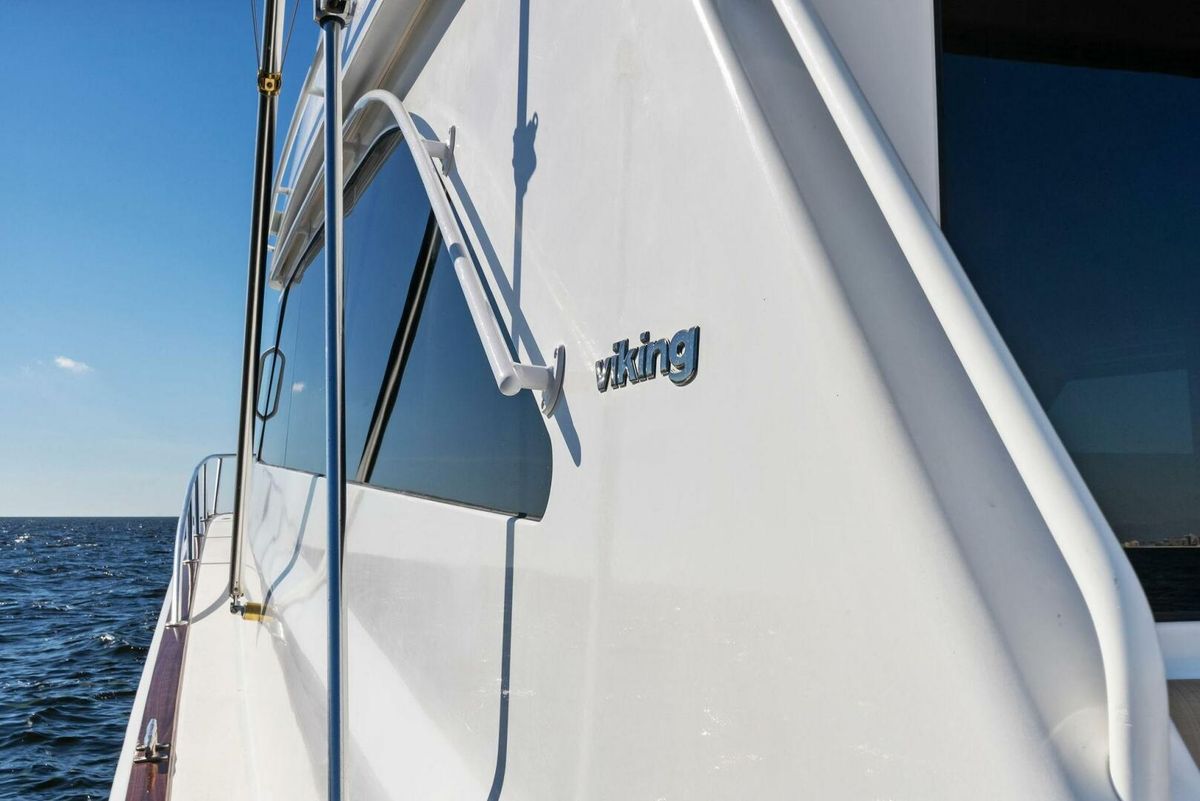 2002 Viking 65 