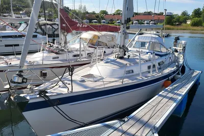 2004 Hallberg-Rassy 37