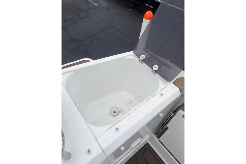  Yacht Photos Pics Livewell on 2015 Jeanneau Merry Fisher 855 Marlin boat, open lid view.