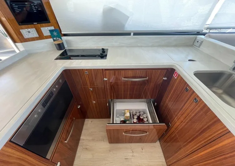 Riviera 505 Suv Yacht Photos Pics 