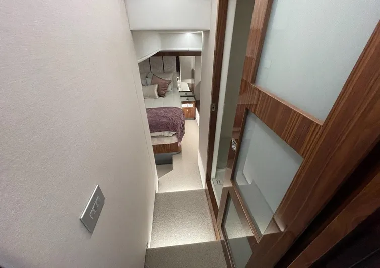 Riviera 505 Suv Yacht Photos Pics 