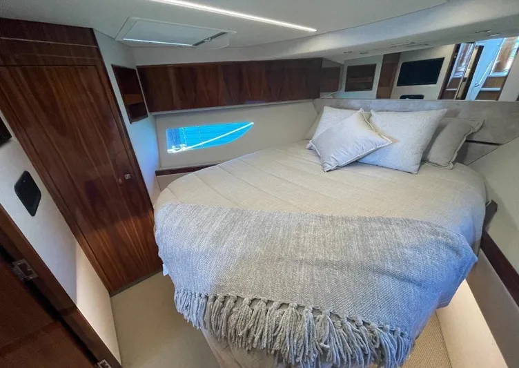 Riviera 505 Suv Yacht Photos Pics 