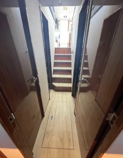 Riviera 505 Suv Yacht Photos Pics 