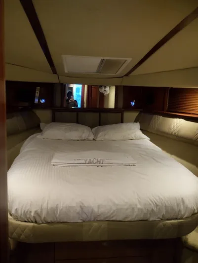  Yacht Photos Pics Luxurious bedroom interior of 2005 Sea Ray Sedan Bridge 520 yacht.