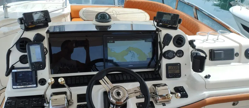  Yacht Photos Pics 2005 Sea Ray Sedan Bridge 520 helm with navigation equipment and controls.