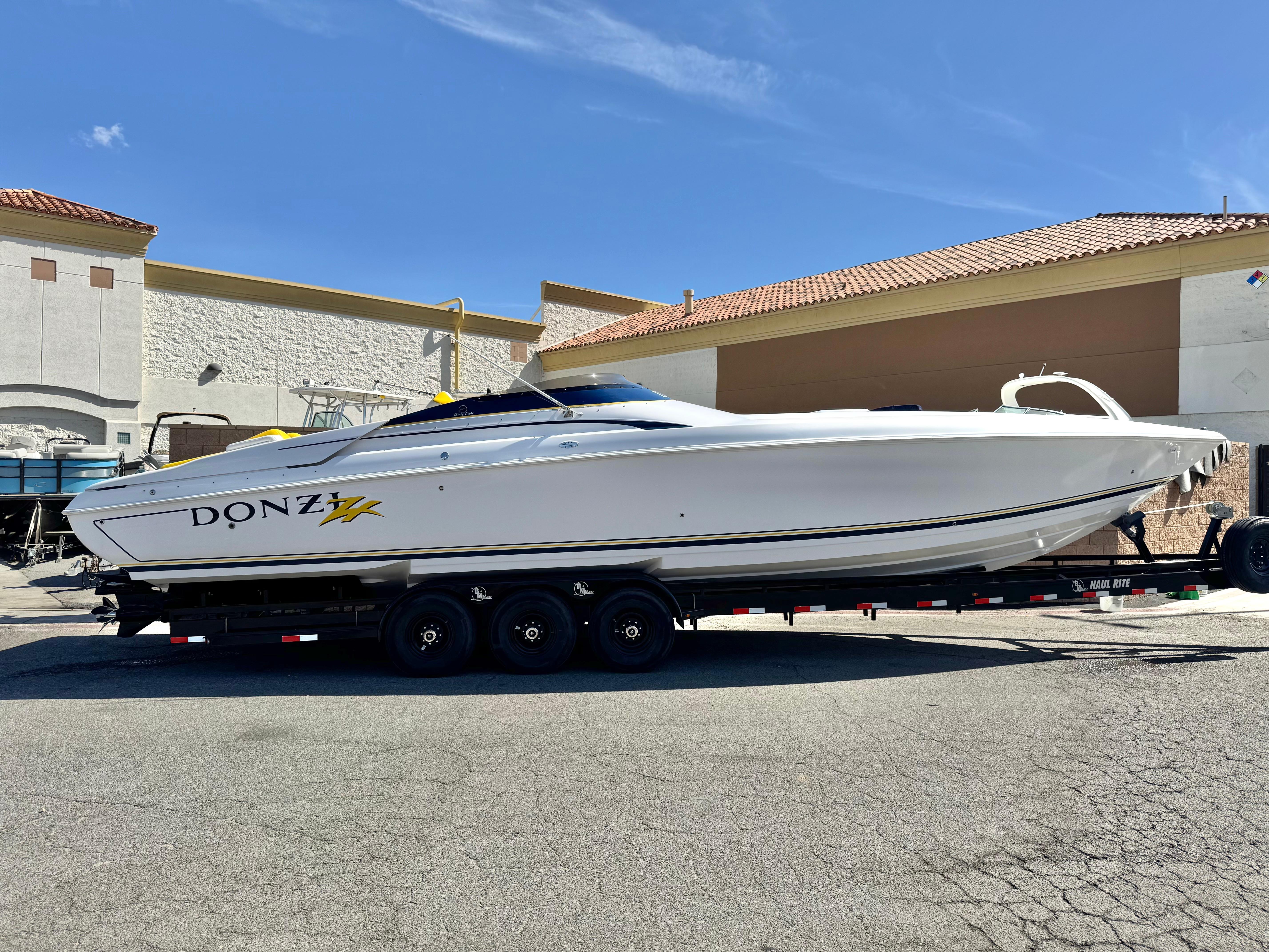 2004 Donzi 38 ZX Cuddy Cabin for sale - YachtWorld